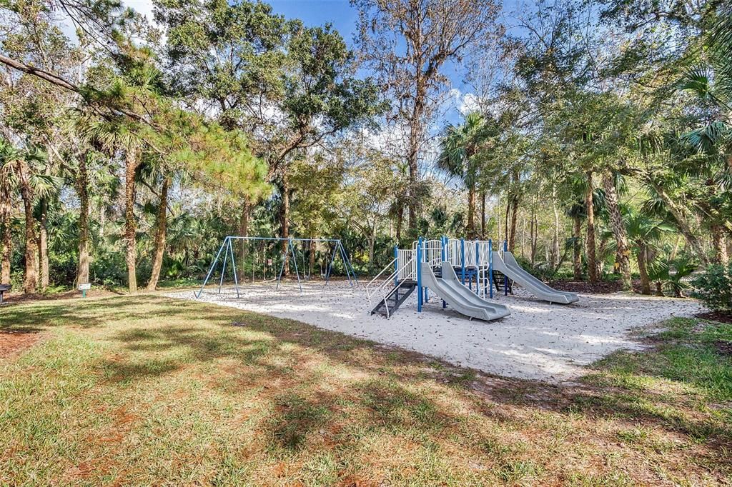 For Sale: $179,500 (2 beds, 2 baths, 972 Square Feet)