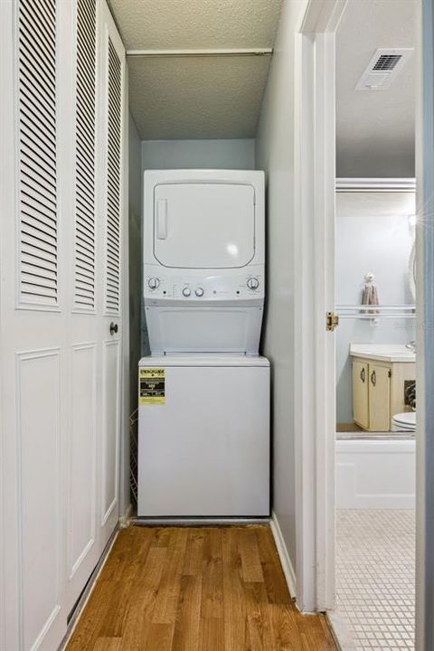 For Sale: $179,500 (2 beds, 2 baths, 972 Square Feet)