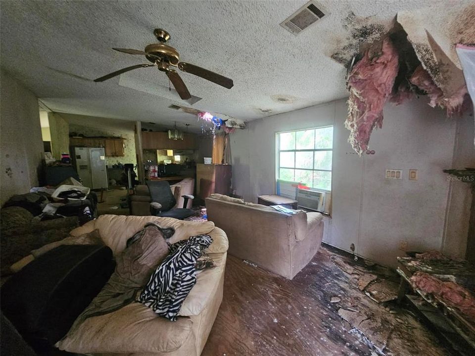 For Sale: $44,002 (3 beds, 2 baths, 1568 Square Feet)