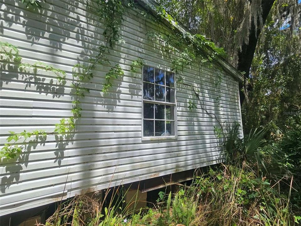 For Sale: $44,002 (3 beds, 2 baths, 1568 Square Feet)