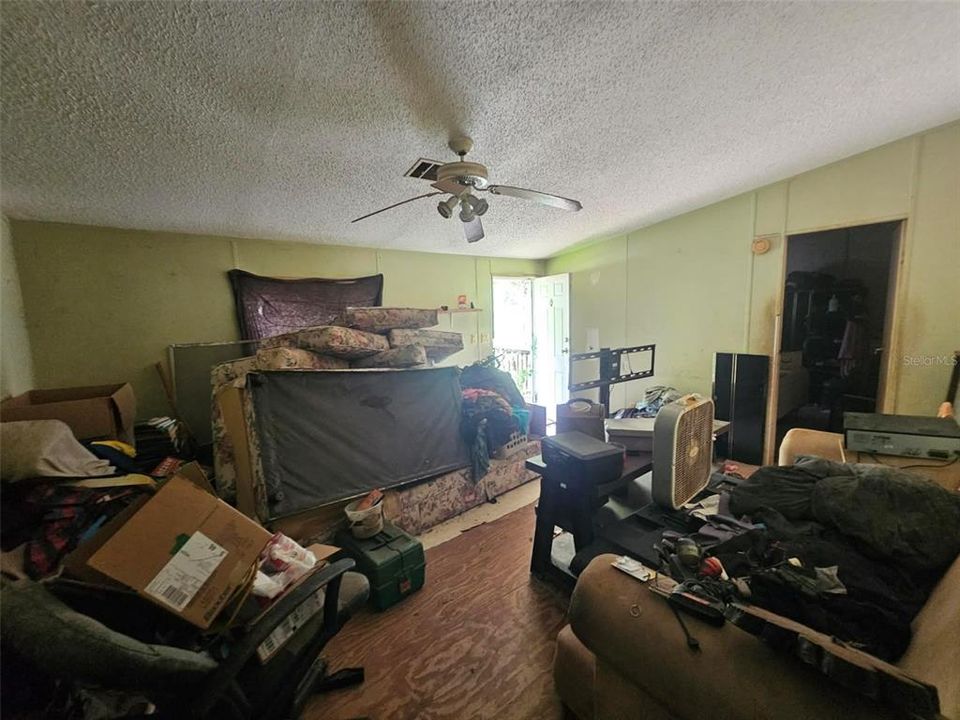 For Sale: $44,002 (3 beds, 2 baths, 1568 Square Feet)