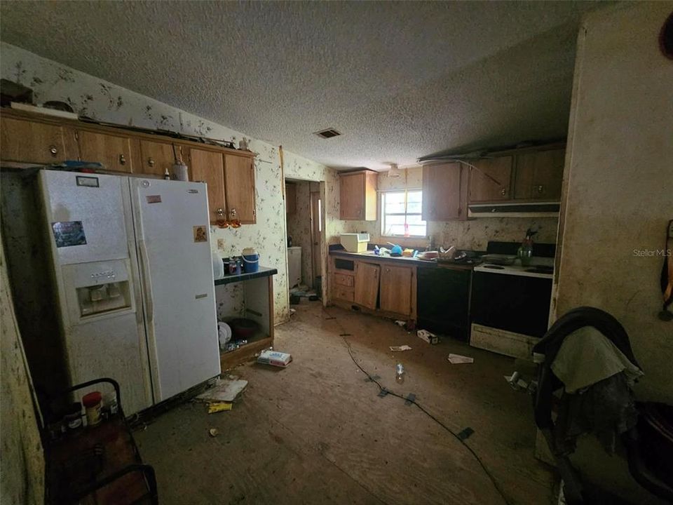 For Sale: $44,002 (3 beds, 2 baths, 1568 Square Feet)
