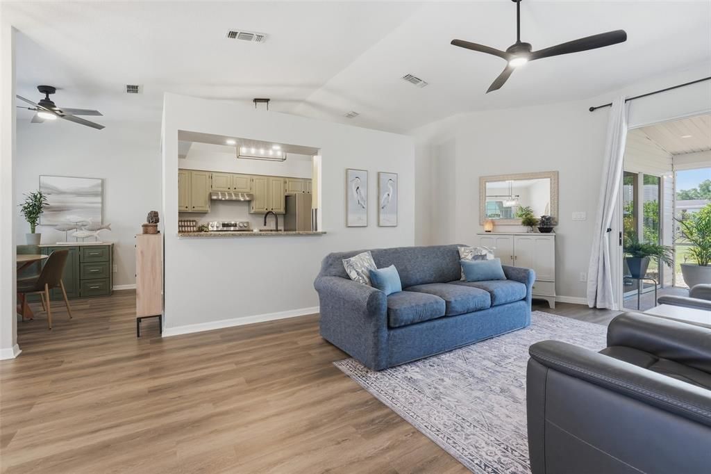 For Sale: $244,500 (3 beds, 2 baths, 1610 Square Feet)