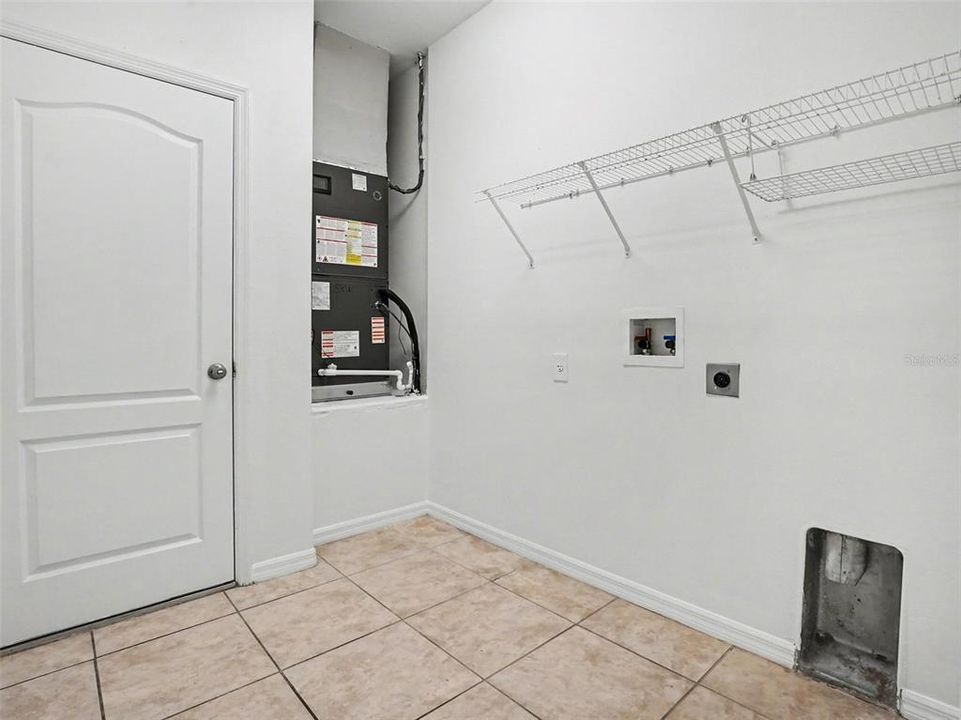 For Sale: $389,900 (4 beds, 2 baths, 2001 Square Feet)