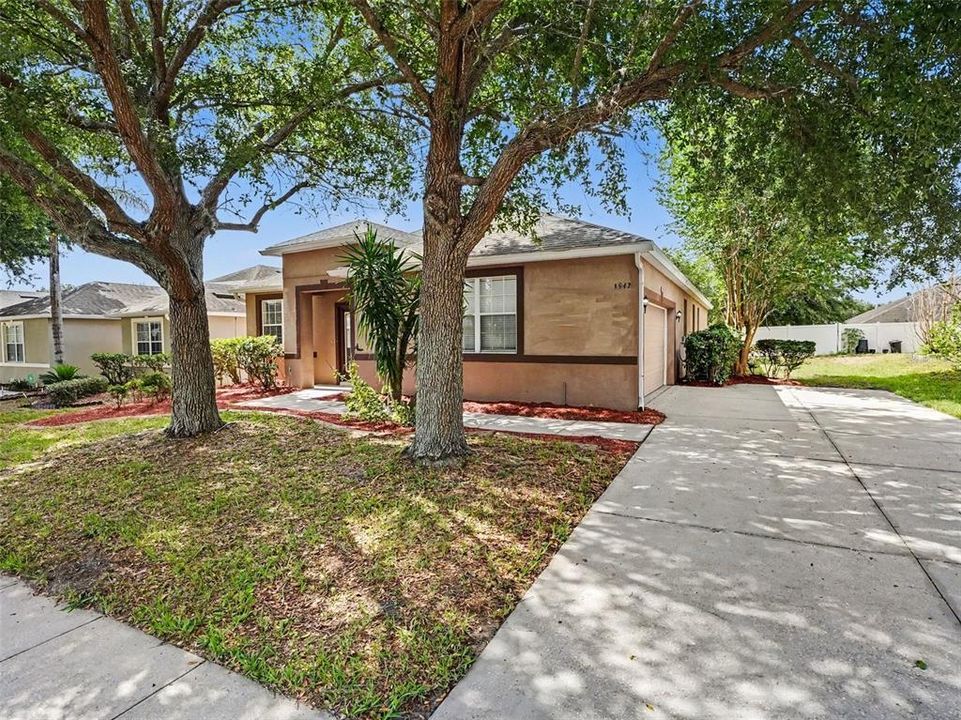For Sale: $389,900 (4 beds, 2 baths, 2001 Square Feet)