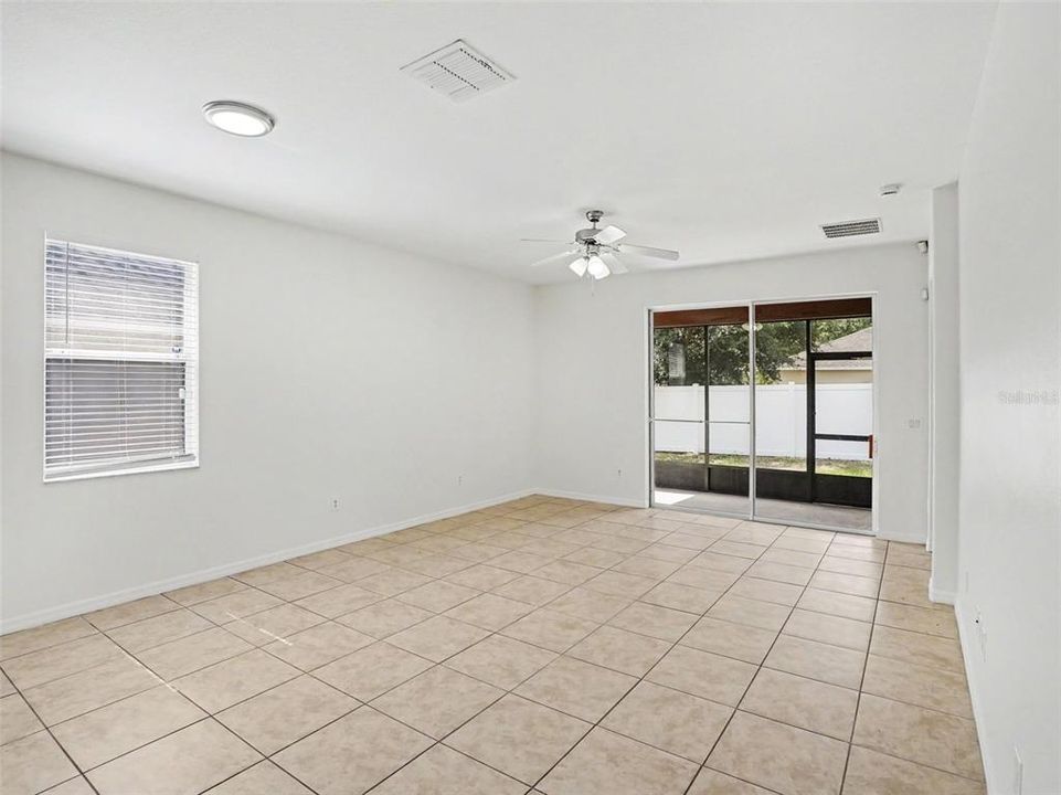For Sale: $389,900 (4 beds, 2 baths, 2001 Square Feet)
