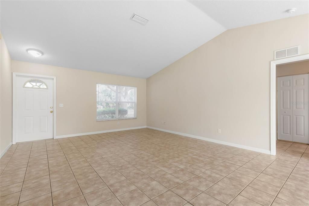 Activo con contrato: $269,000 (3 camas, 2 baños, 1534 Pies cuadrados)