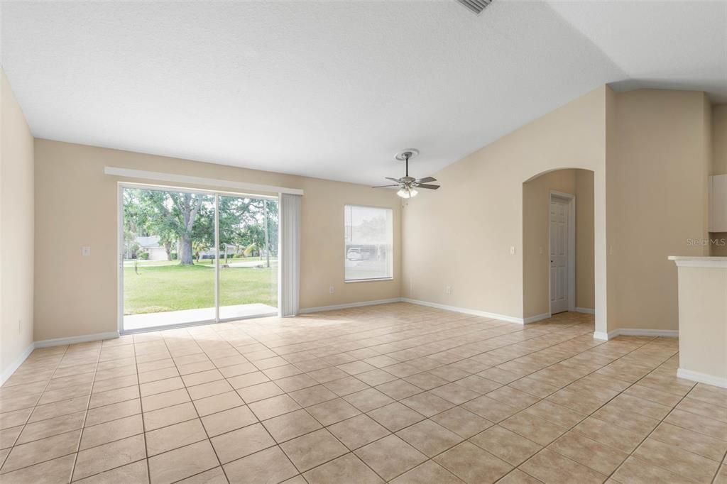 Activo con contrato: $269,000 (3 camas, 2 baños, 1534 Pies cuadrados)