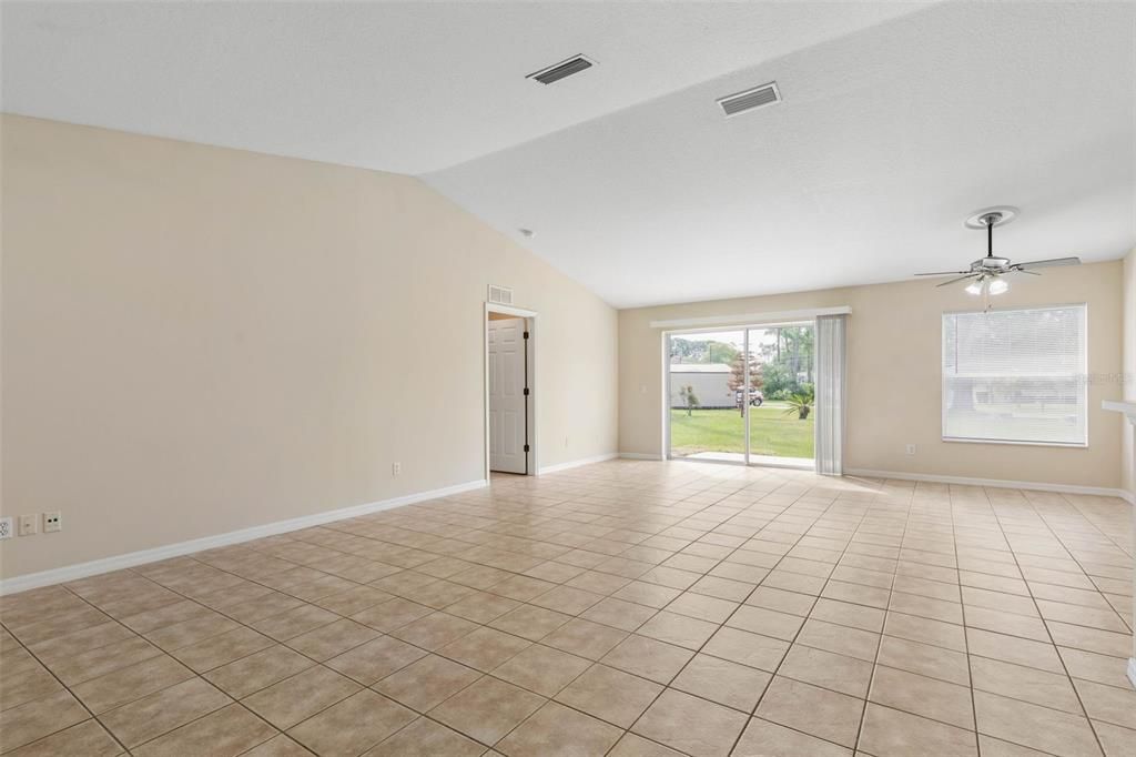 Activo con contrato: $269,000 (3 camas, 2 baños, 1534 Pies cuadrados)