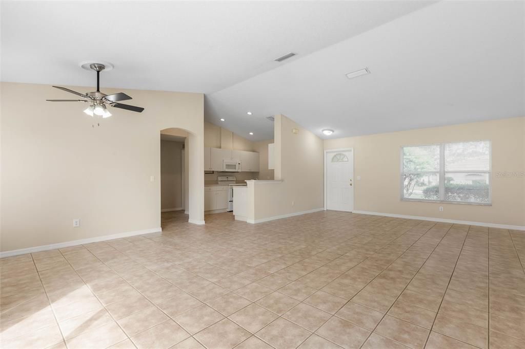 Activo con contrato: $269,000 (3 camas, 2 baños, 1534 Pies cuadrados)