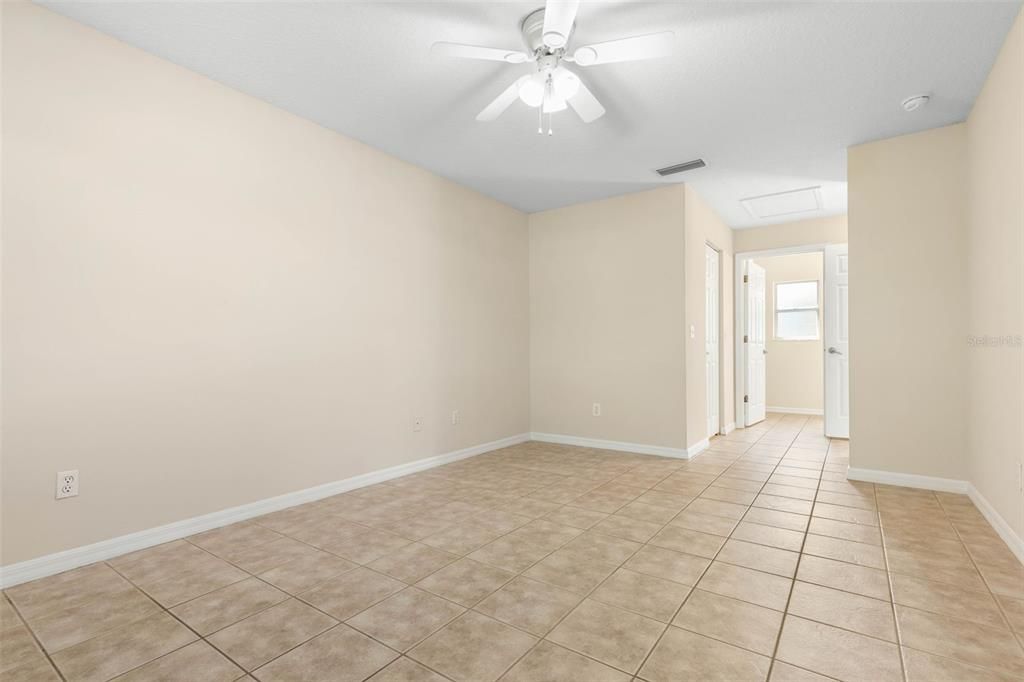 Activo con contrato: $269,000 (3 camas, 2 baños, 1534 Pies cuadrados)