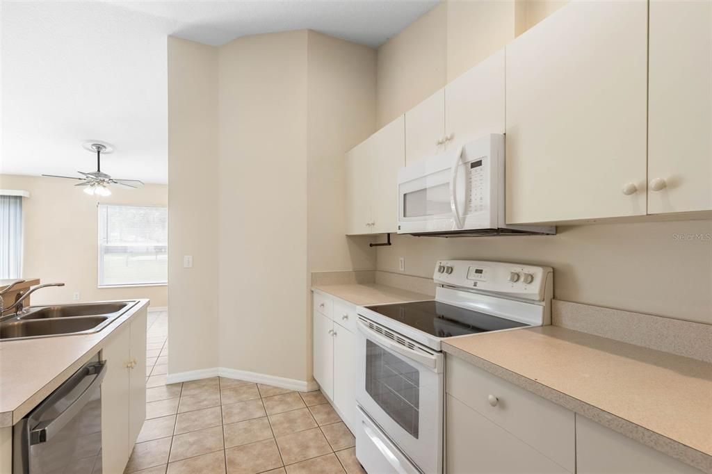Activo con contrato: $269,000 (3 camas, 2 baños, 1534 Pies cuadrados)