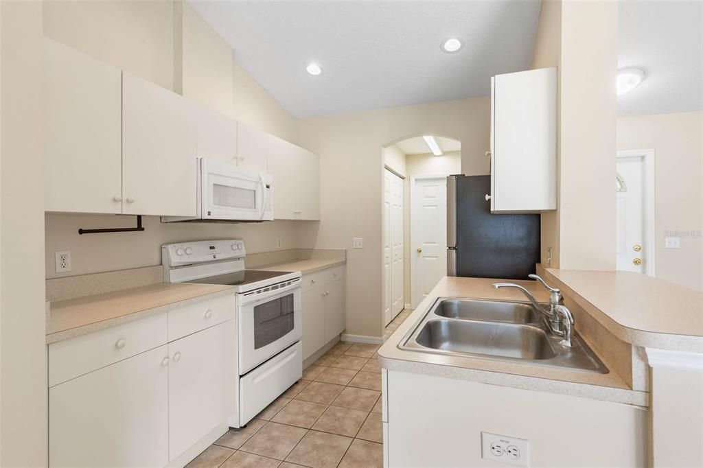 Activo con contrato: $269,000 (3 camas, 2 baños, 1534 Pies cuadrados)