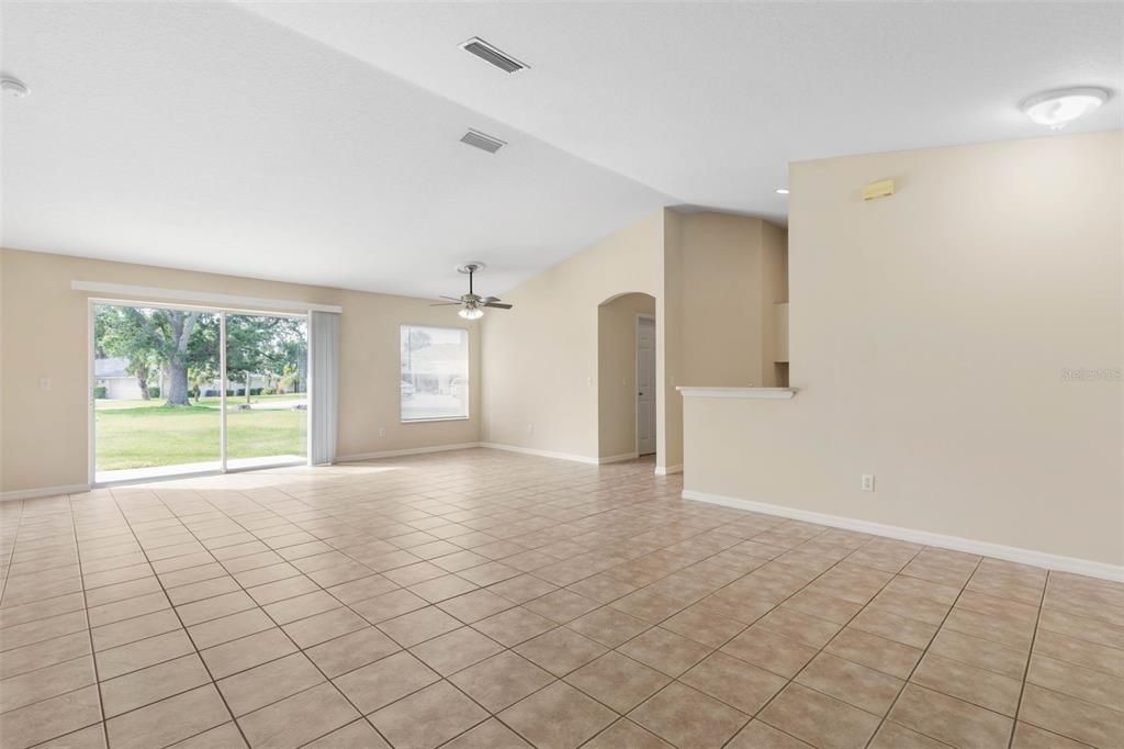 Activo con contrato: $269,000 (3 camas, 2 baños, 1534 Pies cuadrados)