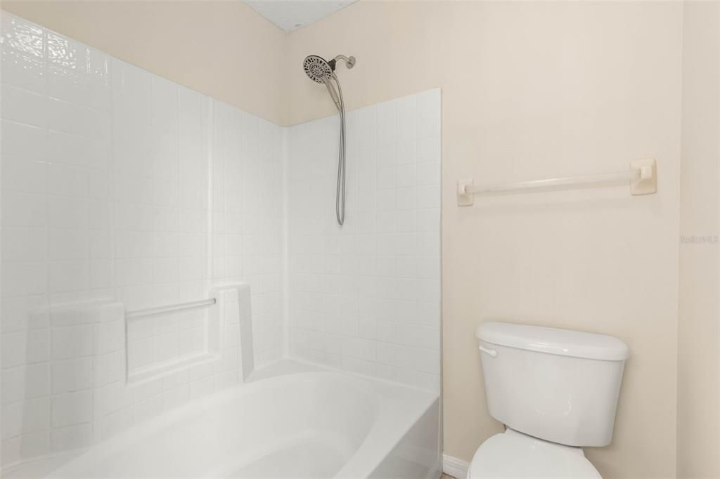 Activo con contrato: $269,000 (3 camas, 2 baños, 1534 Pies cuadrados)