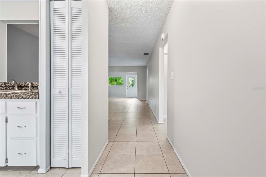 На продажу: $145,000 (2 спален, 2 ванн, 963 Квадратных фут)