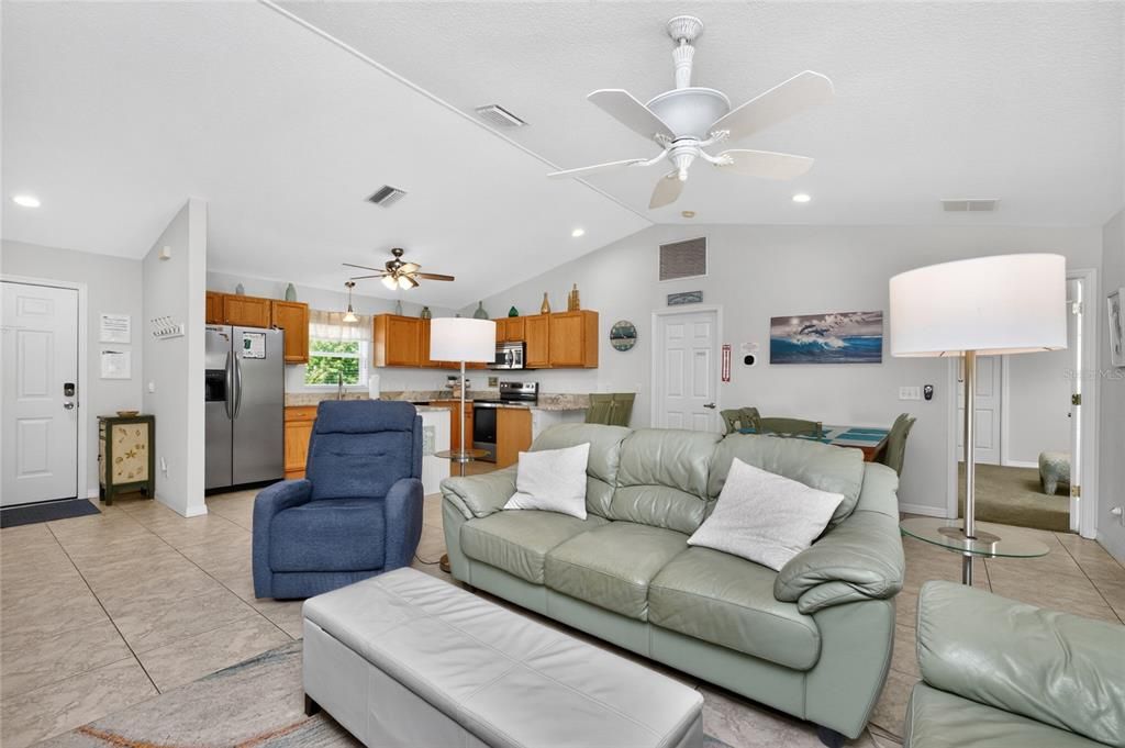 Activo con contrato: $364,900 (3 camas, 2 baños, 1436 Pies cuadrados)