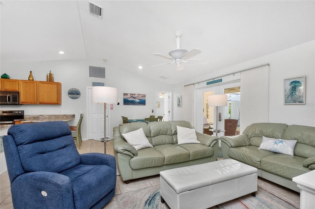 Activo con contrato: $364,900 (3 camas, 2 baños, 1436 Pies cuadrados)