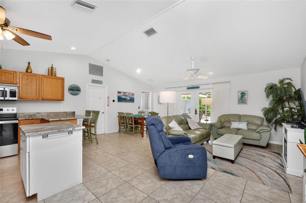 Activo con contrato: $364,900 (3 camas, 2 baños, 1436 Pies cuadrados)