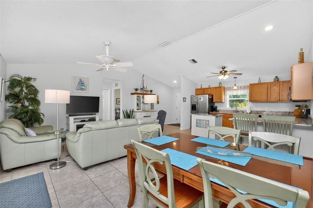 Activo con contrato: $364,900 (3 camas, 2 baños, 1436 Pies cuadrados)