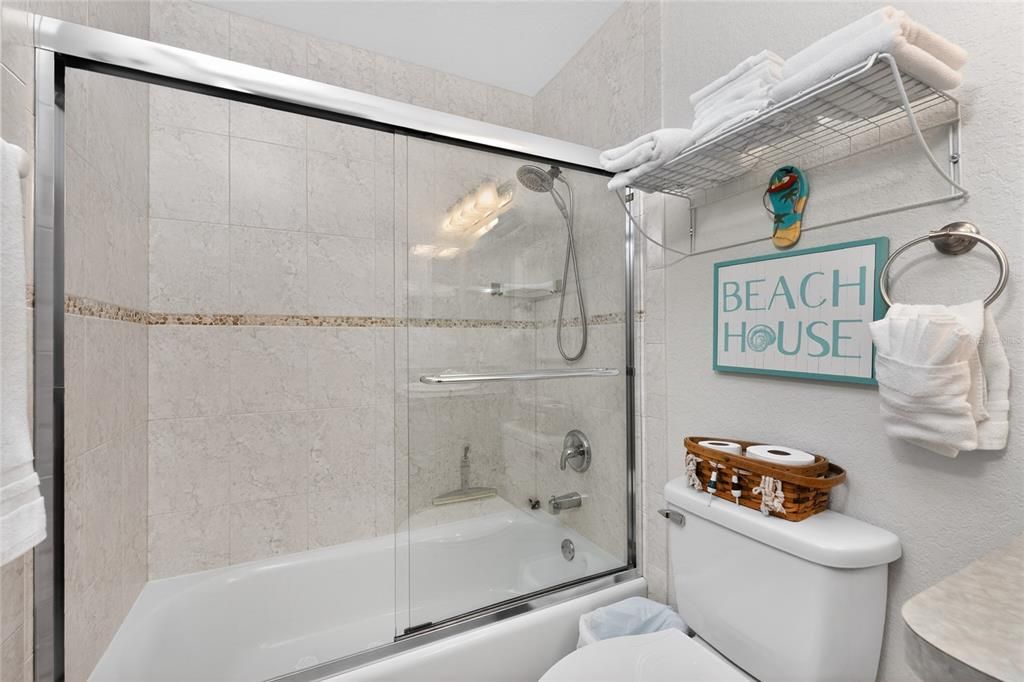 Activo con contrato: $364,900 (3 camas, 2 baños, 1436 Pies cuadrados)