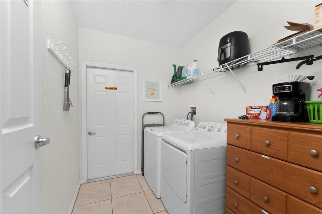 Activo con contrato: $364,900 (3 camas, 2 baños, 1436 Pies cuadrados)