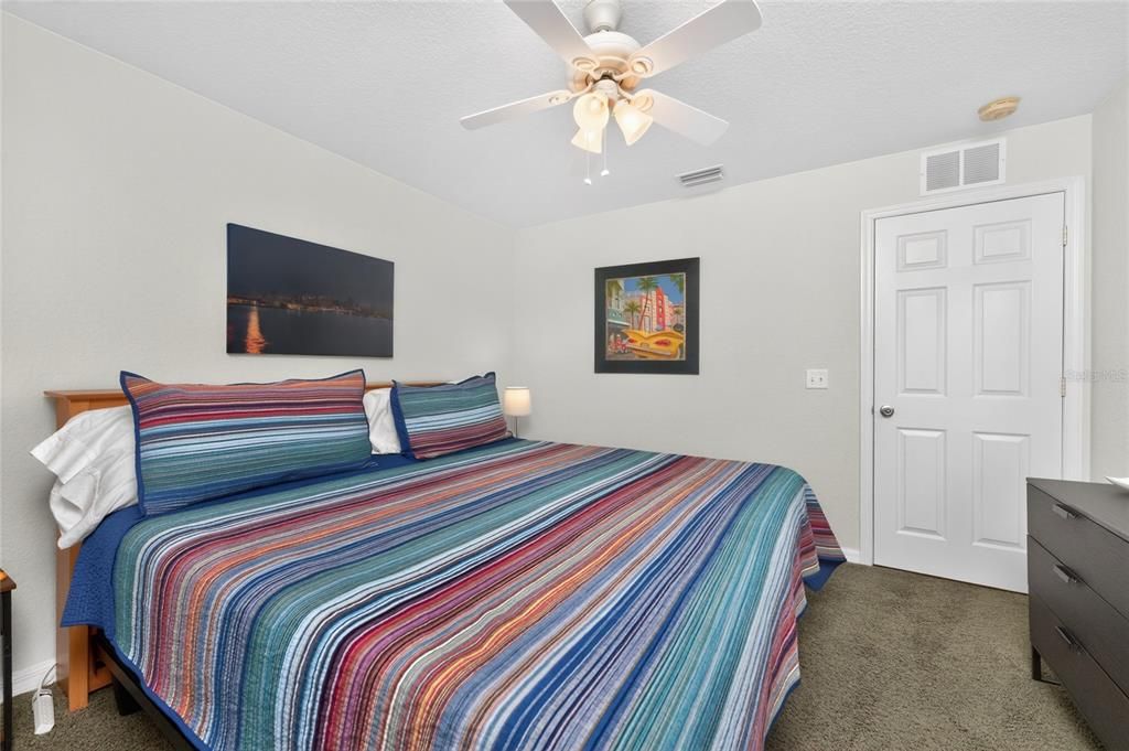 Activo con contrato: $364,900 (3 camas, 2 baños, 1436 Pies cuadrados)