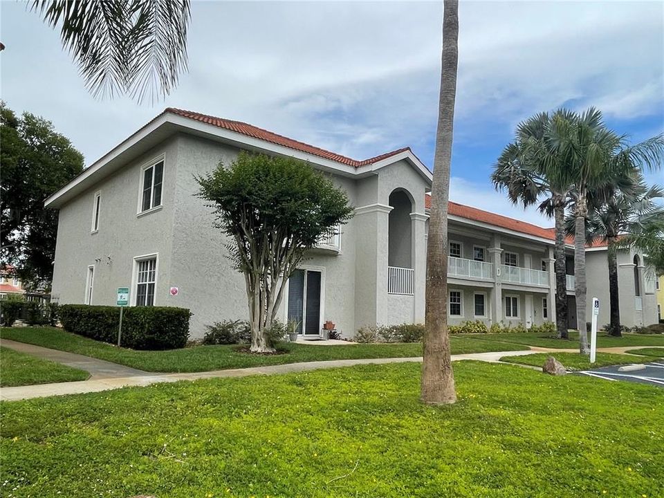 For Sale: $307,500 (2 beds, 2 baths, 1128 Square Feet)