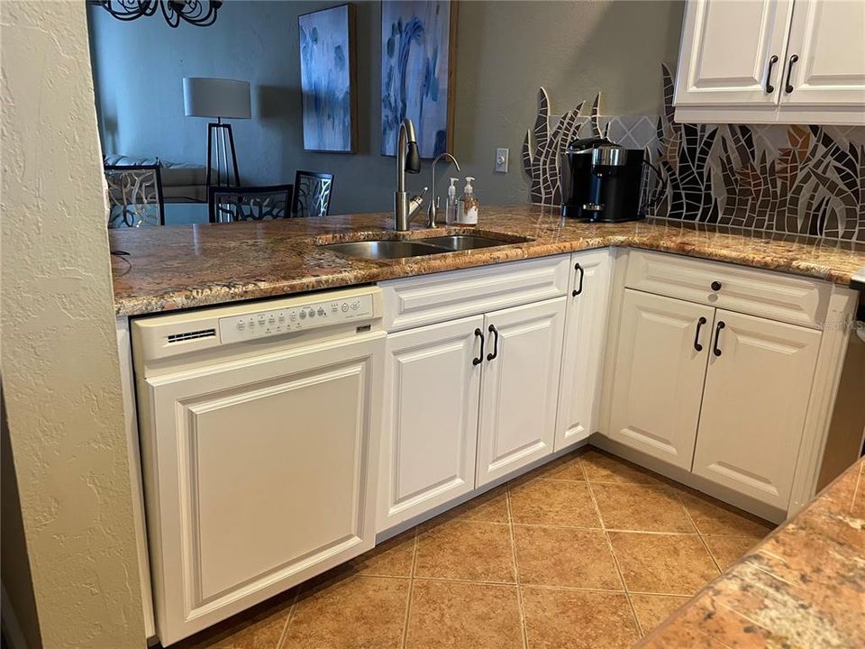 For Sale: $307,500 (2 beds, 2 baths, 1128 Square Feet)