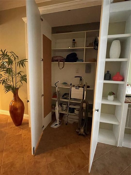 For Sale: $307,500 (2 beds, 2 baths, 1128 Square Feet)