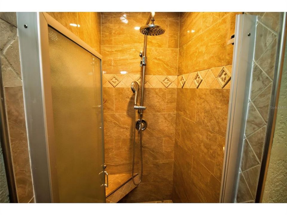 На продажу: $389,000 (2 спален, 2 ванн, 864 Квадратных фут)