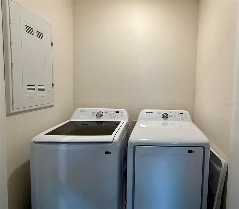 For Sale: $275,000 (3 beds, 2 baths, 1515 Square Feet)