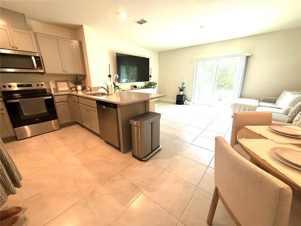For Sale: $275,000 (3 beds, 2 baths, 1515 Square Feet)