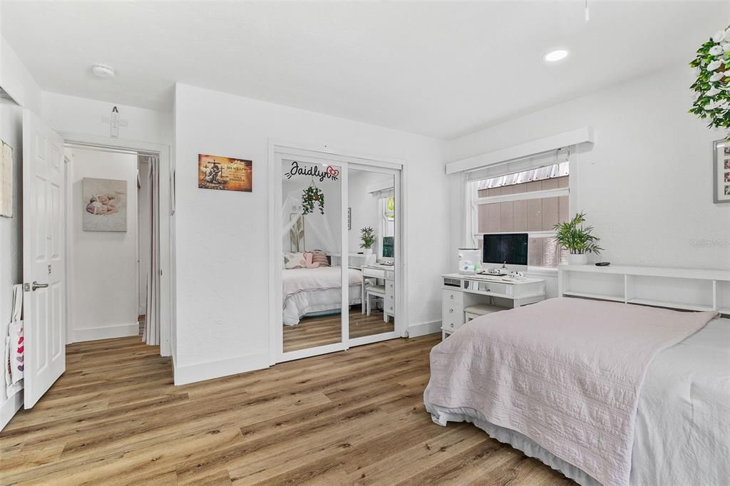 En Venta: $1,575,000 (4 camas, 3 baños, 2757 Pies cuadrados)