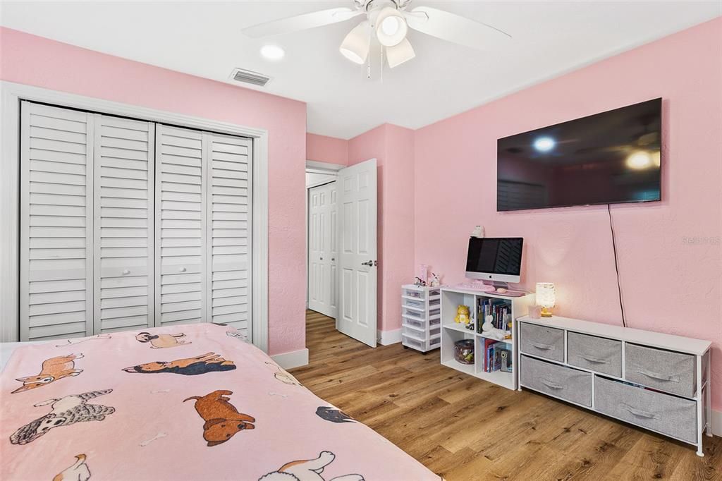 En Venta: $1,575,000 (4 camas, 3 baños, 2757 Pies cuadrados)