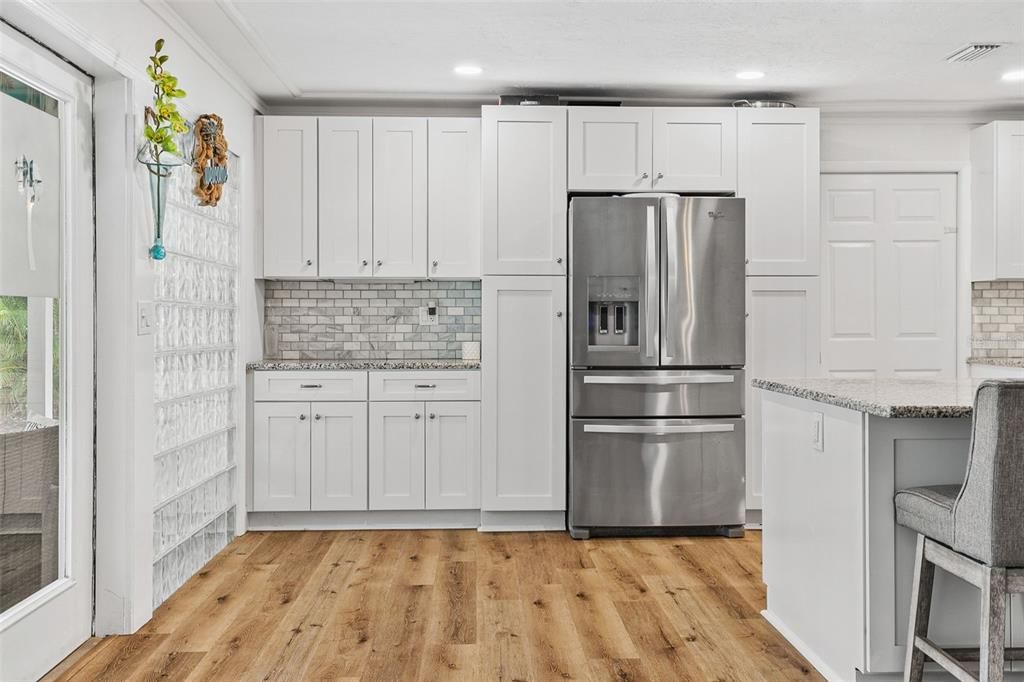 En Venta: $1,575,000 (4 camas, 3 baños, 2757 Pies cuadrados)