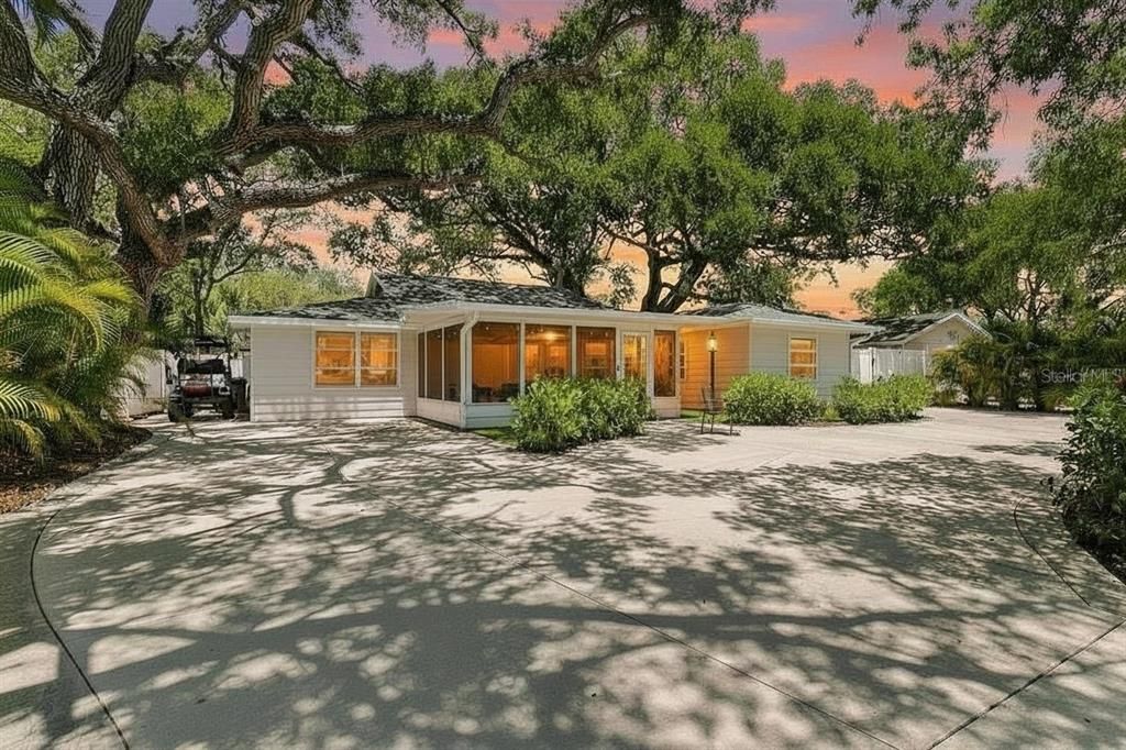 En Venta: $1,575,000 (4 camas, 3 baños, 2757 Pies cuadrados)