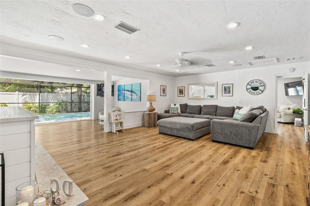 En Venta: $1,575,000 (4 camas, 3 baños, 2757 Pies cuadrados)