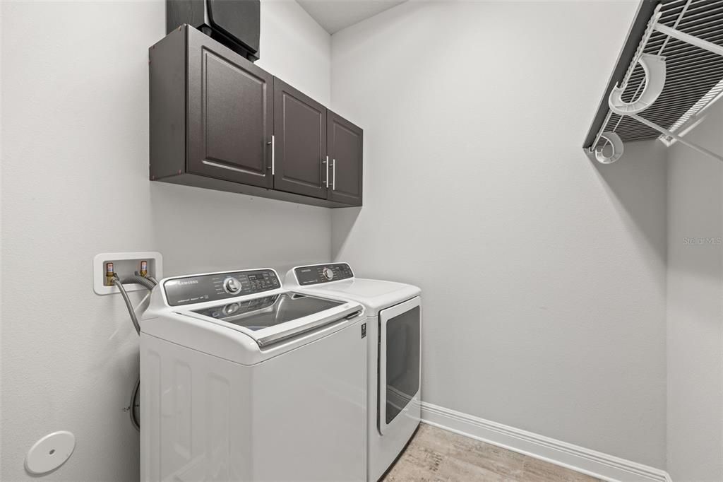 Active With Contract: $565,000 (3 beds, 3 baths, 2302 Square Feet)