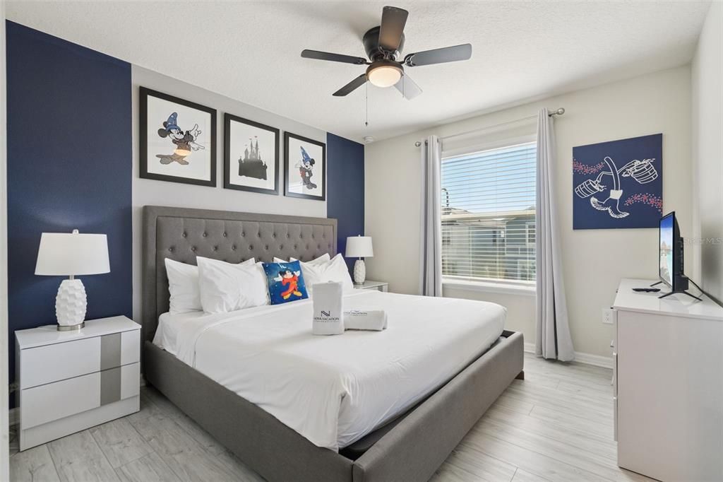 For Sale: $850,000 (10 beds, 8 baths, 4399 Square Feet)
