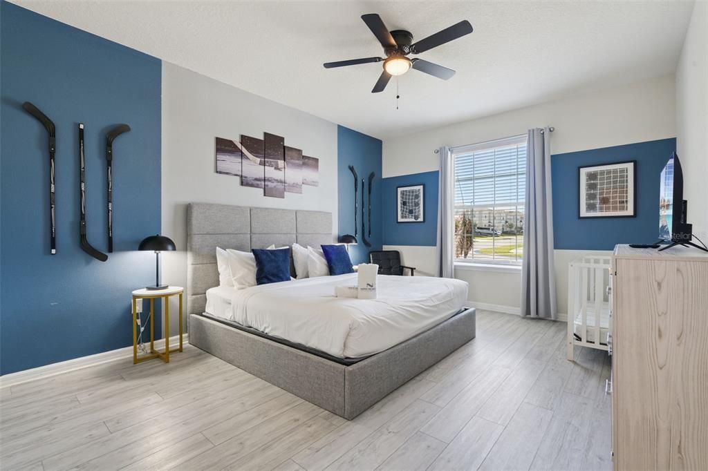 For Sale: $850,000 (10 beds, 8 baths, 4399 Square Feet)