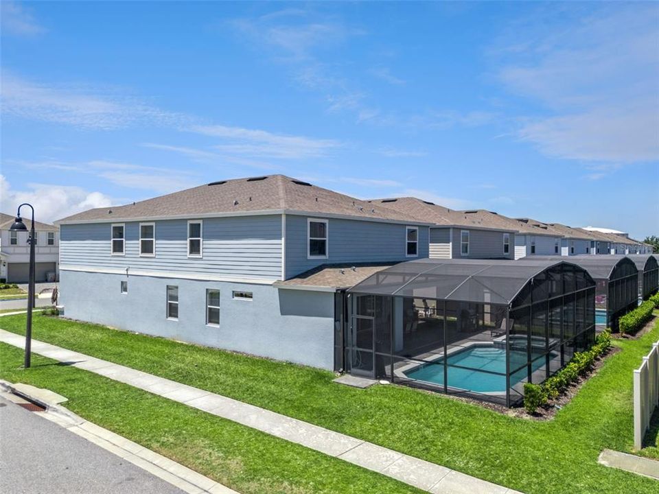 For Sale: $850,000 (10 beds, 8 baths, 4399 Square Feet)
