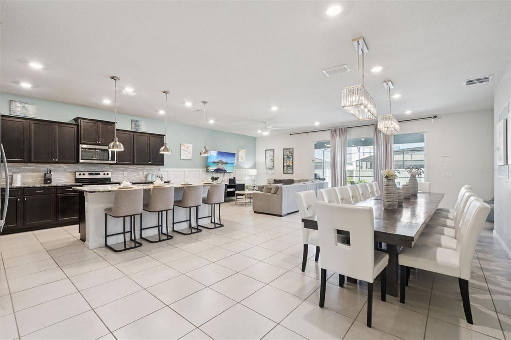 For Sale: $850,000 (10 beds, 8 baths, 4399 Square Feet)