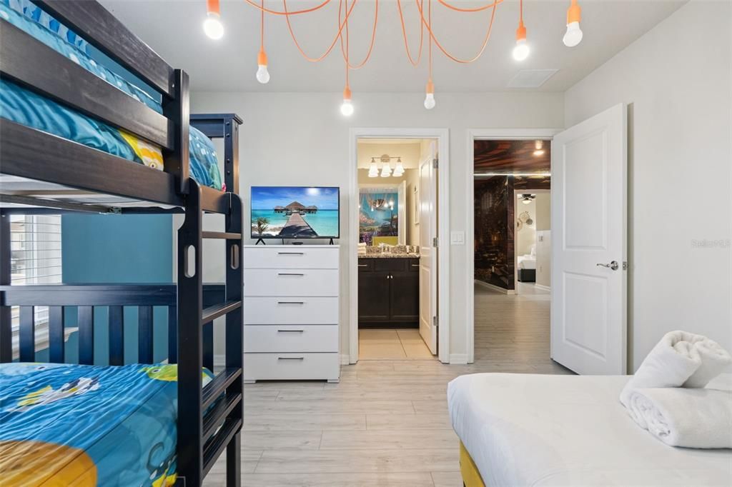 For Sale: $850,000 (10 beds, 8 baths, 4399 Square Feet)