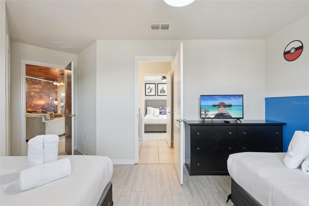 For Sale: $850,000 (10 beds, 8 baths, 4399 Square Feet)