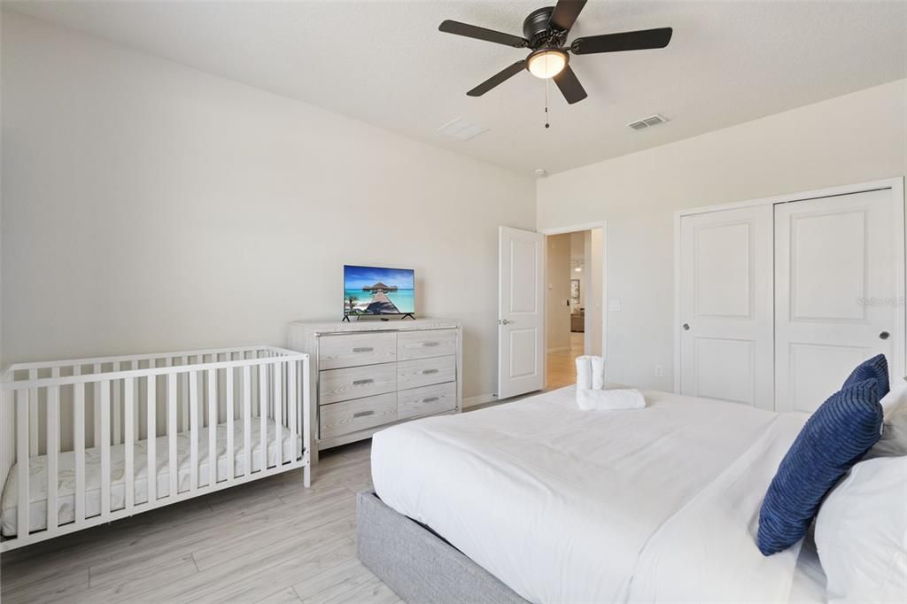 For Sale: $850,000 (10 beds, 8 baths, 4399 Square Feet)