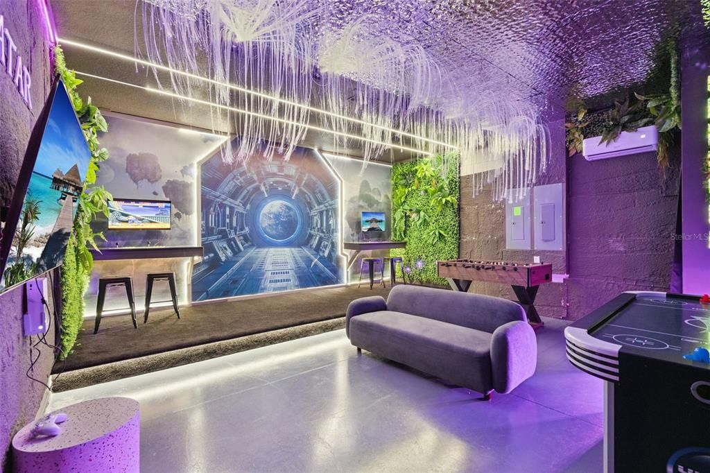 For Sale: $850,000 (10 beds, 8 baths, 4399 Square Feet)