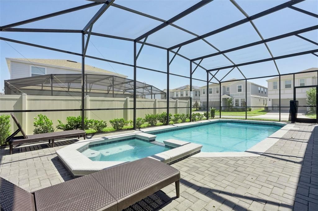 For Sale: $850,000 (10 beds, 8 baths, 4399 Square Feet)