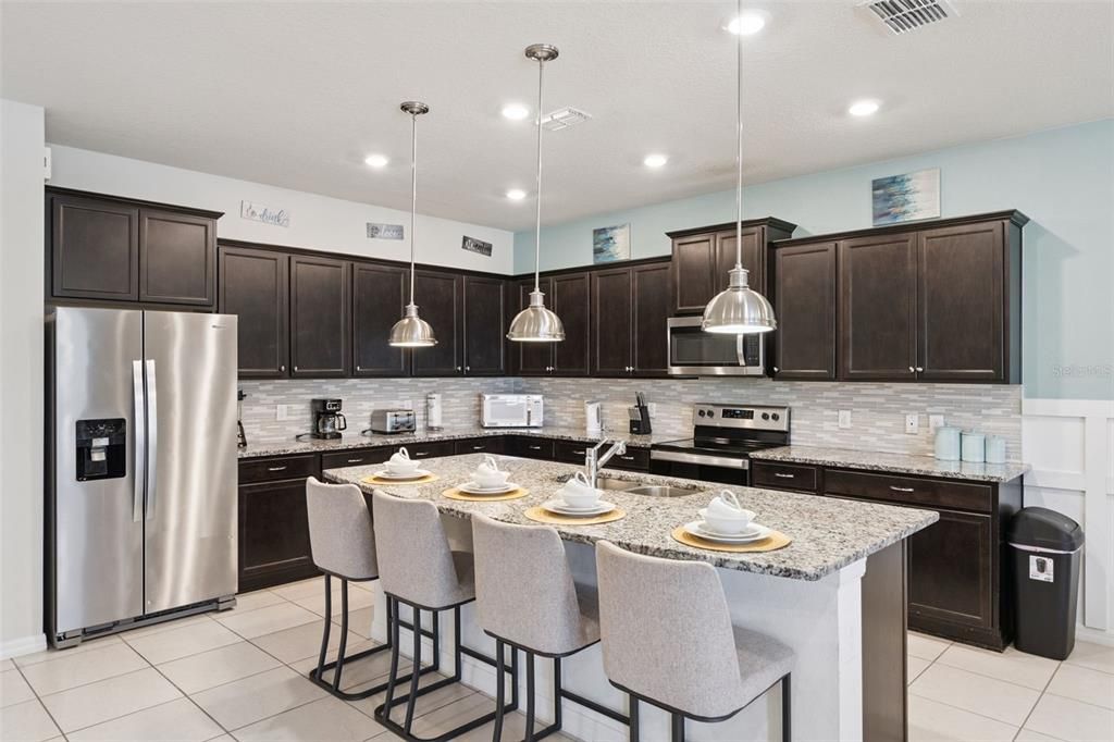 For Sale: $850,000 (10 beds, 8 baths, 4399 Square Feet)