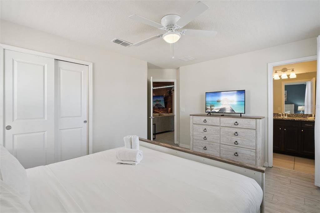 For Sale: $850,000 (10 beds, 8 baths, 4399 Square Feet)